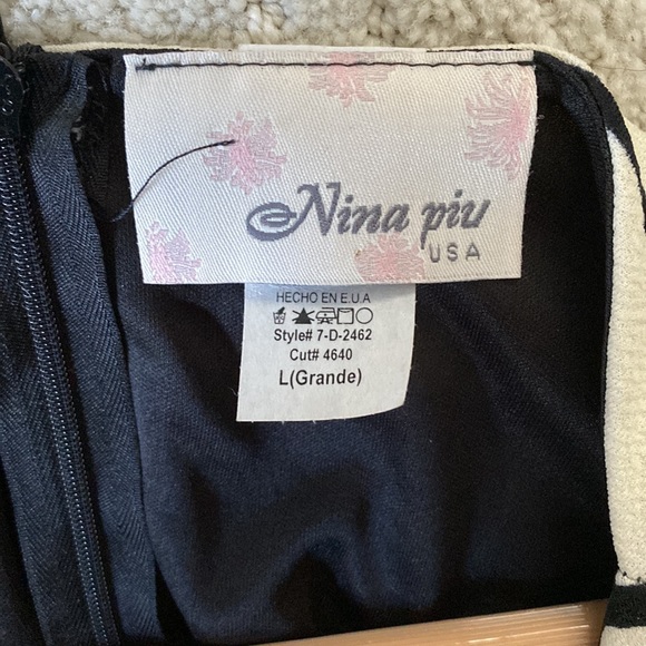 Boutique dress- form fitting, like new. Size large - Picture 5 of 6